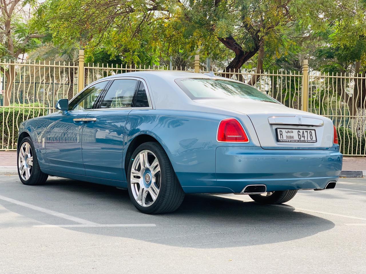 hire Rolls Royce Phantom  in dubai