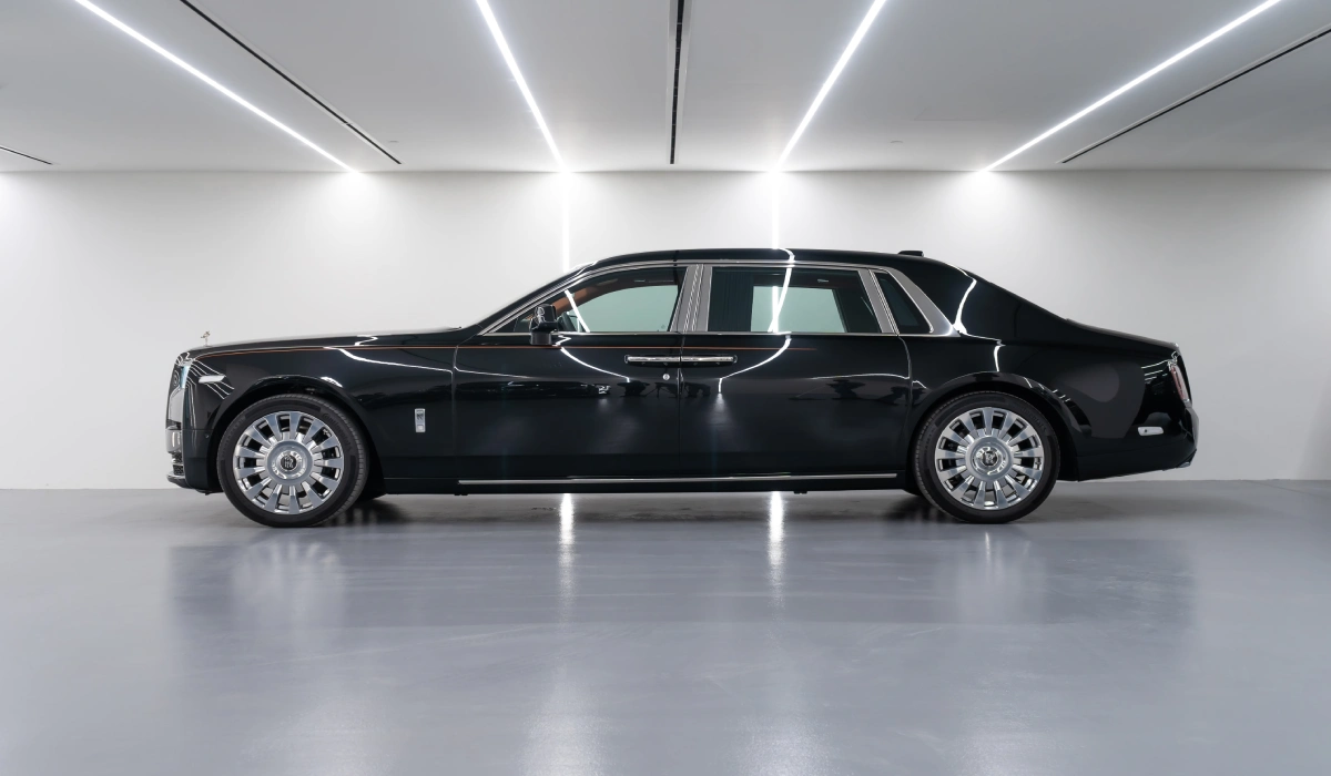 hire Rolls-Royce Phantom  in dubai