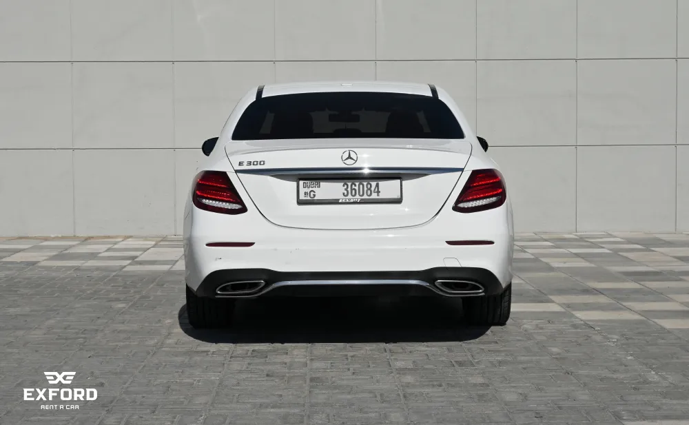 арендовать Mercedes E300  в Дубае