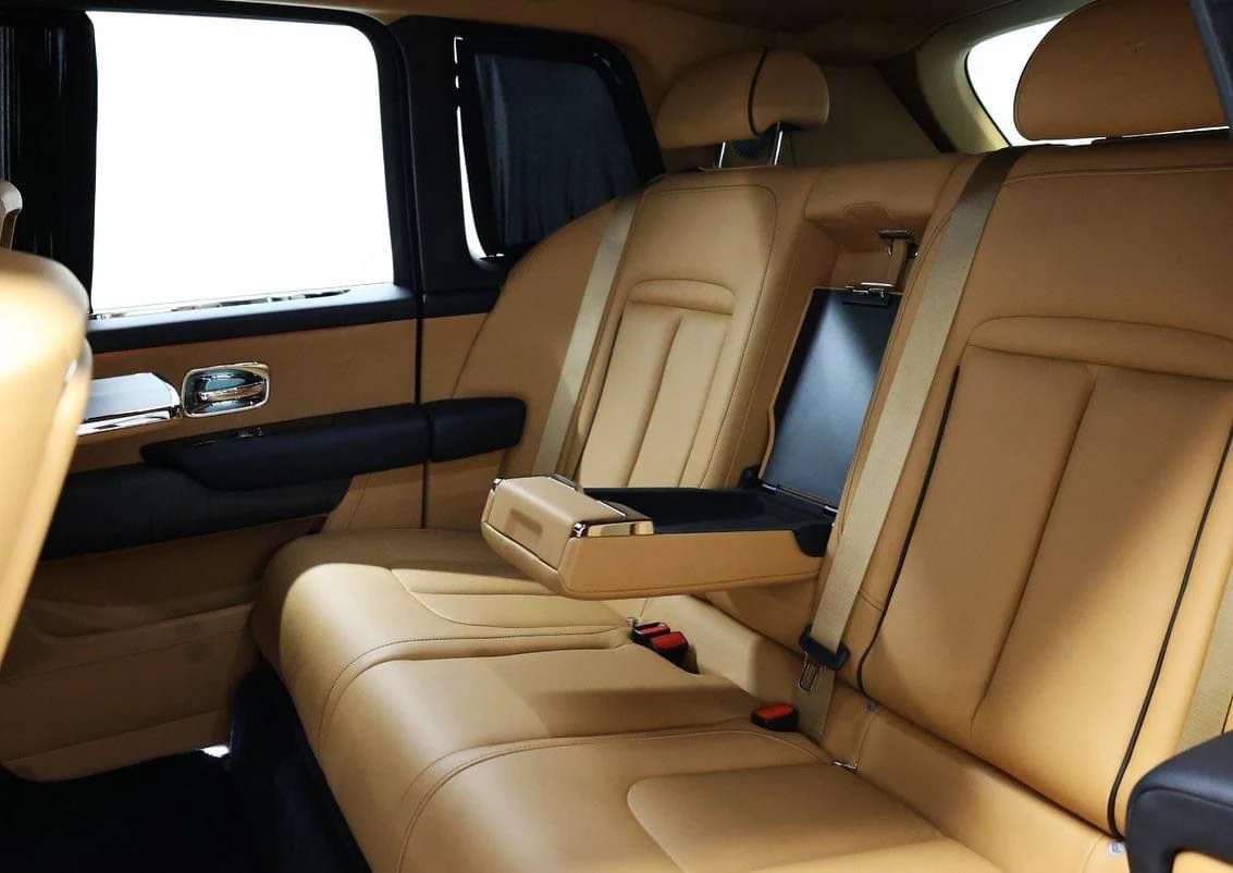 hire Rolls Royce Cullinan Black Badge  in dubai