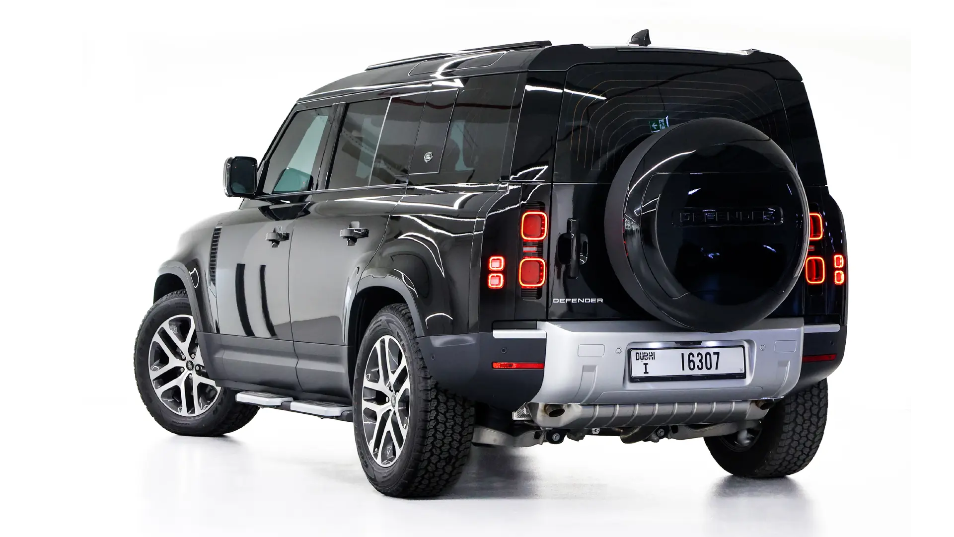 hire Range Rover Defender  in dubai