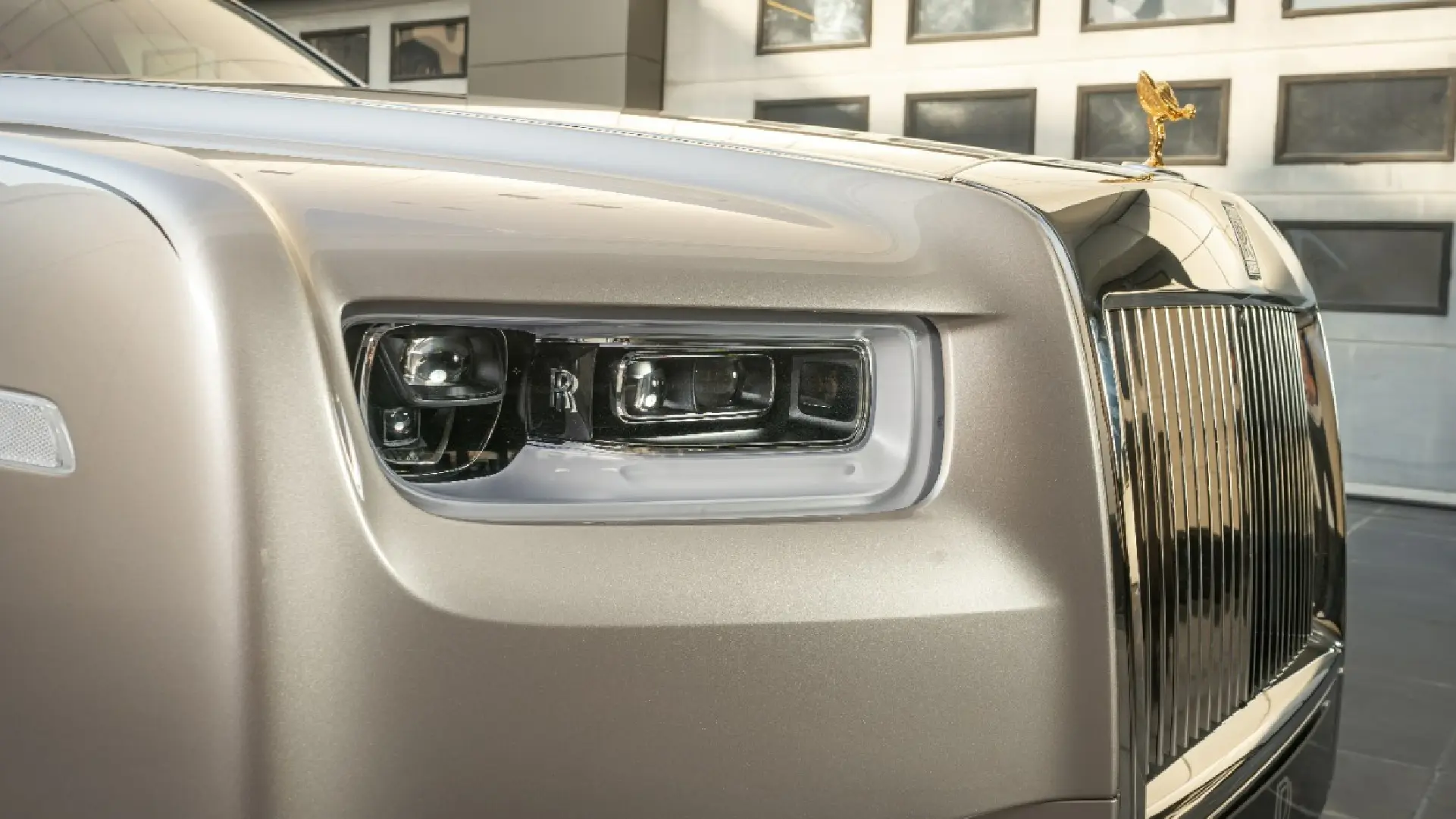 hire Rolls-Royce Phantom  in dubai