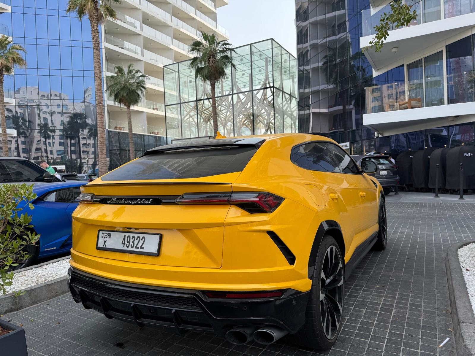 арендовать LAMBORGHINI URUS YELLOW  в Дубае