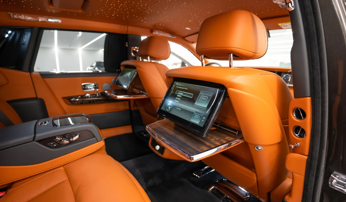 rent Rolls Royce Phantom  in dubai