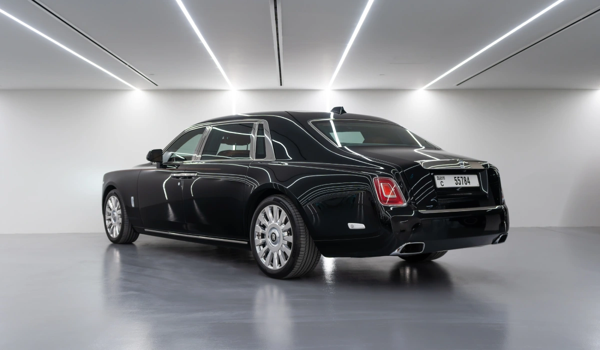 rent Rolls-Royce Phantom  in dubai