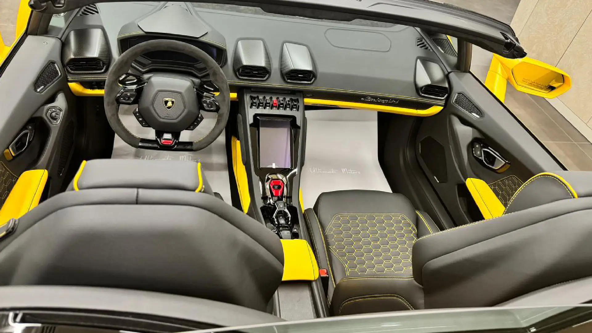 арендовать Lamborghini Huracan Evo Spyder  в Дубае