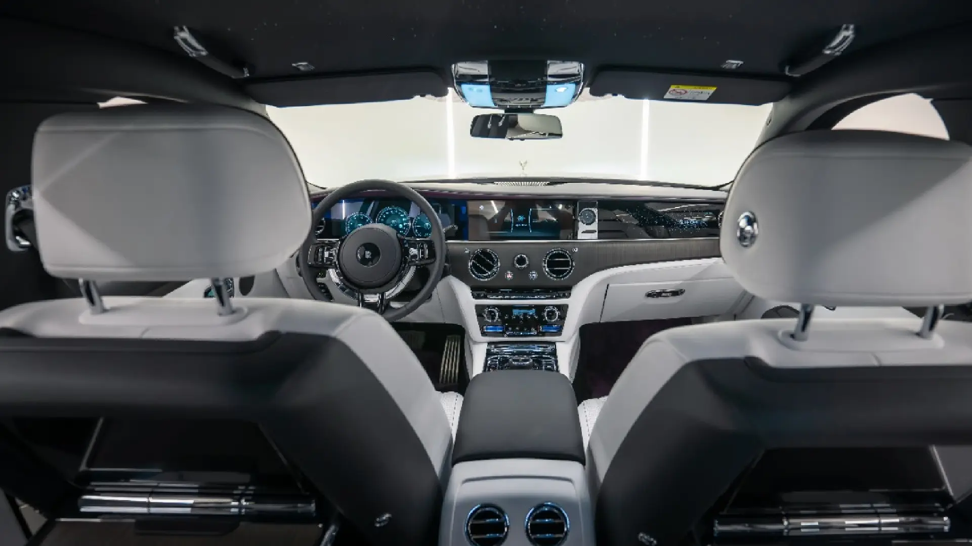 rent Rolls-Royce Ghost  in dubai