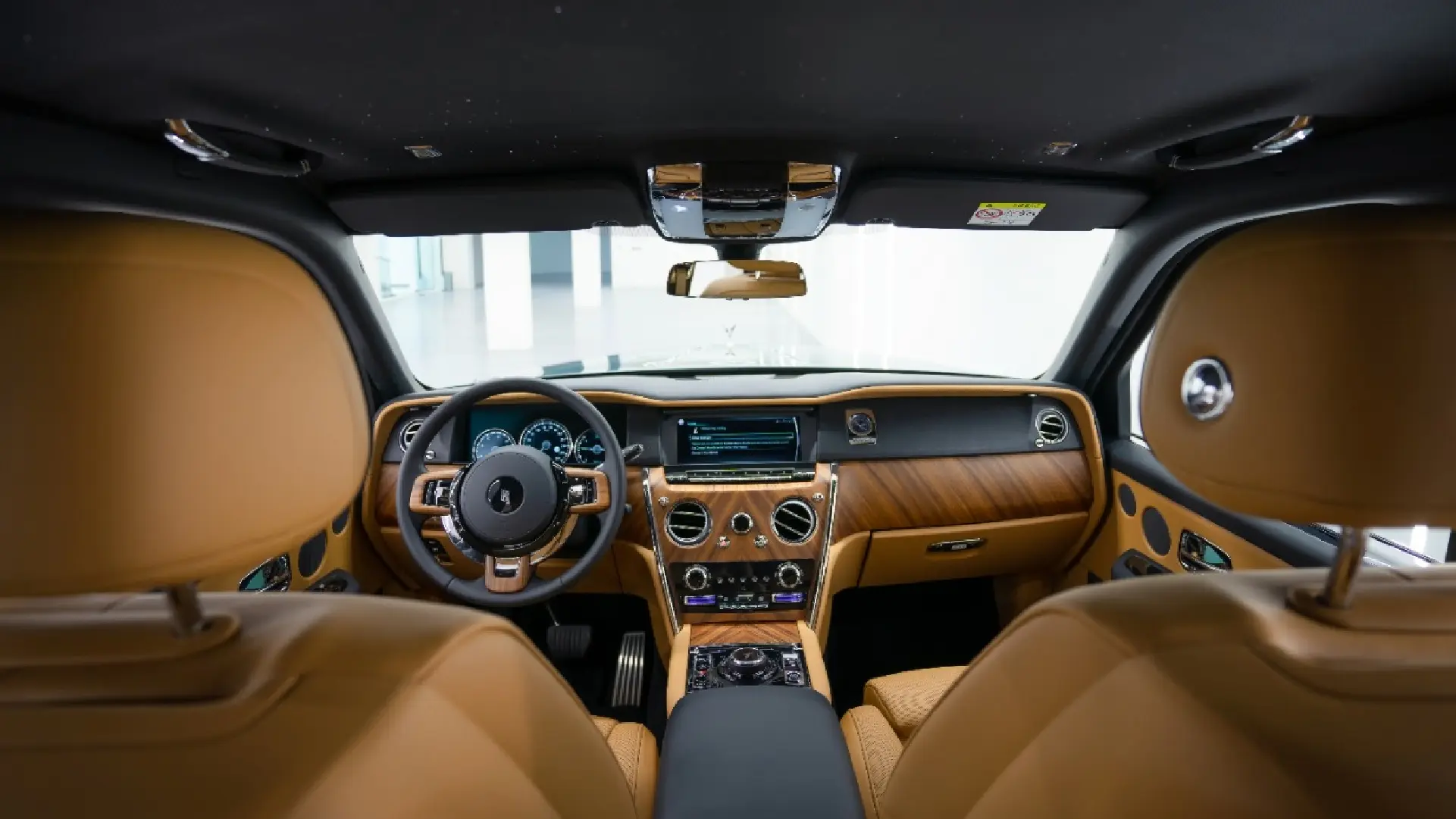 rent Rolls-Royce Cullinan  in dubai