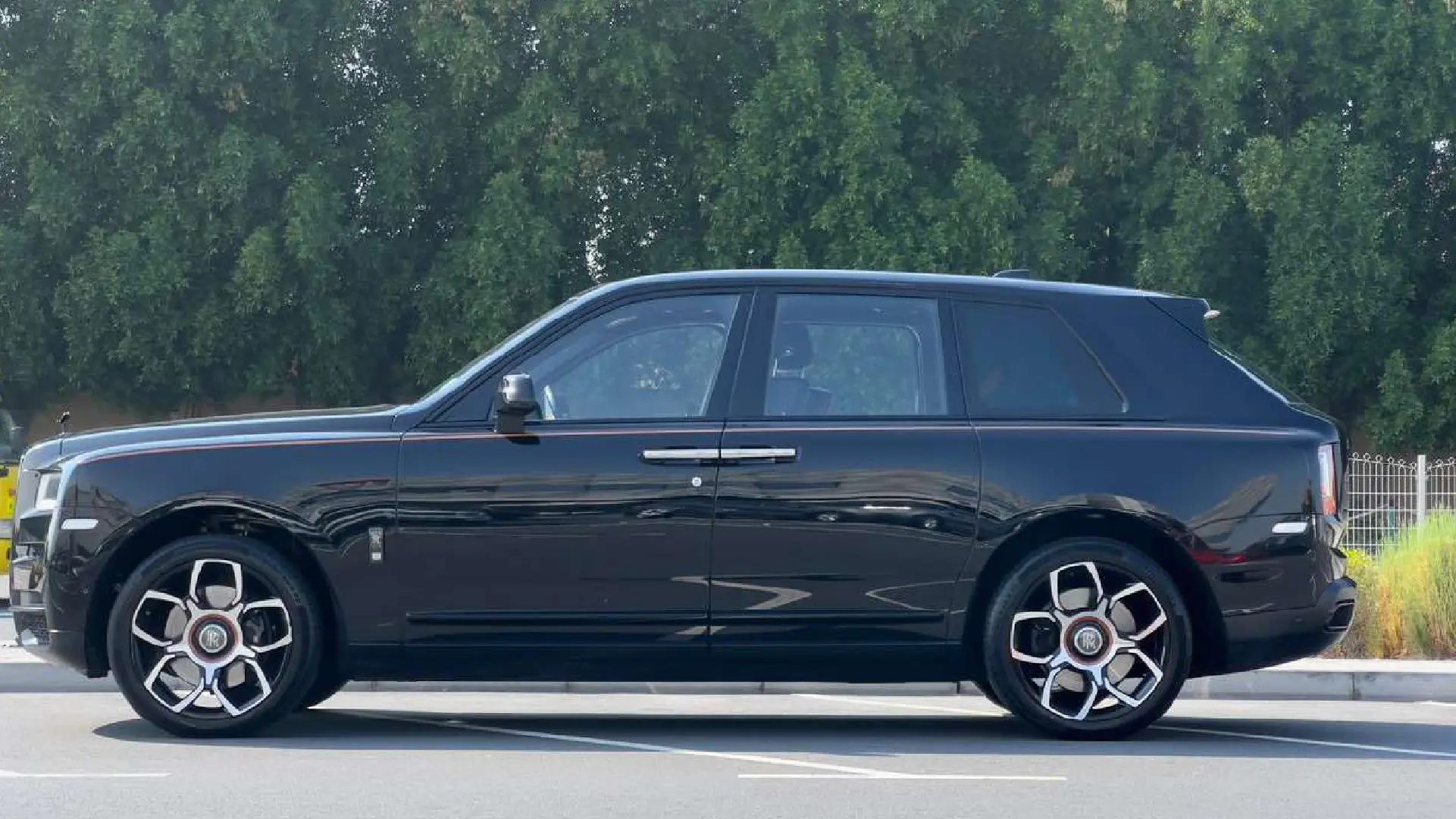 арендовать Rolls-Royce Cullinan Black Badge  в Дубае