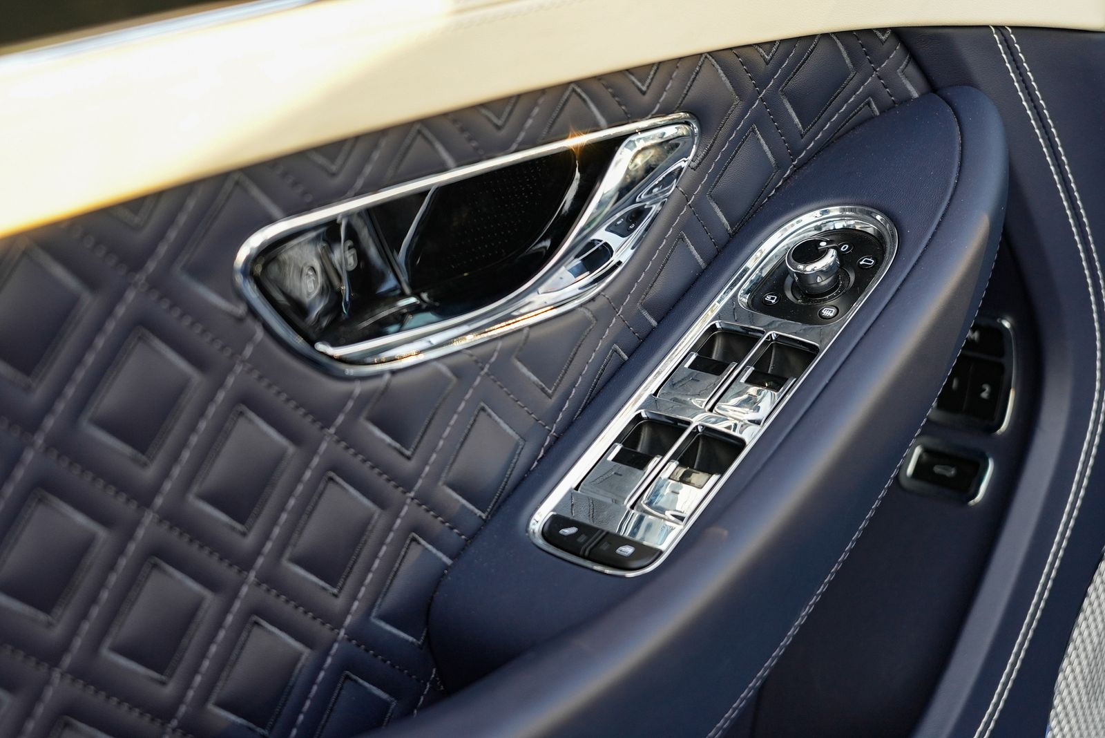 арендовать BENTLEY GTC  в Дубае
