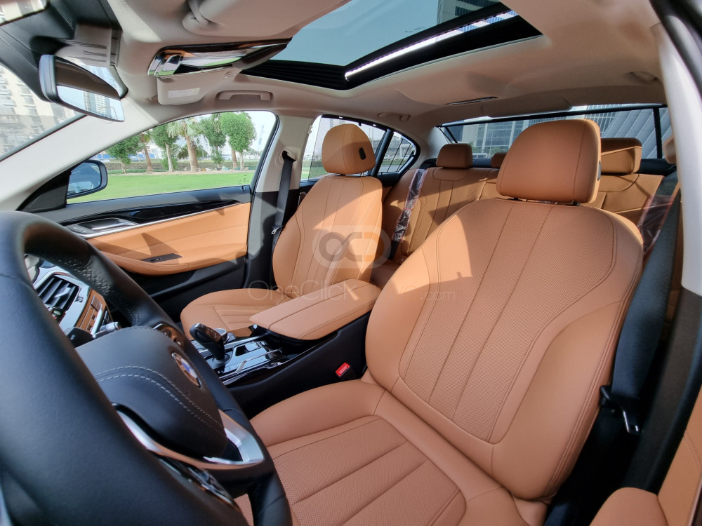 арендовать BMW 520i  длительный срок в Дубае