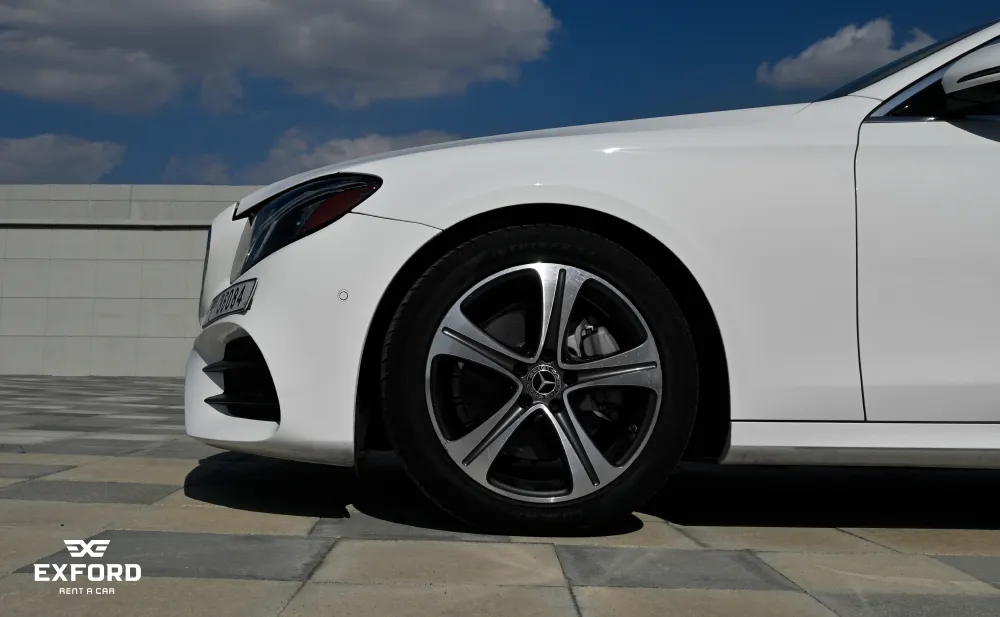 арендовать Mercedes E300  длительный срок в Дубае