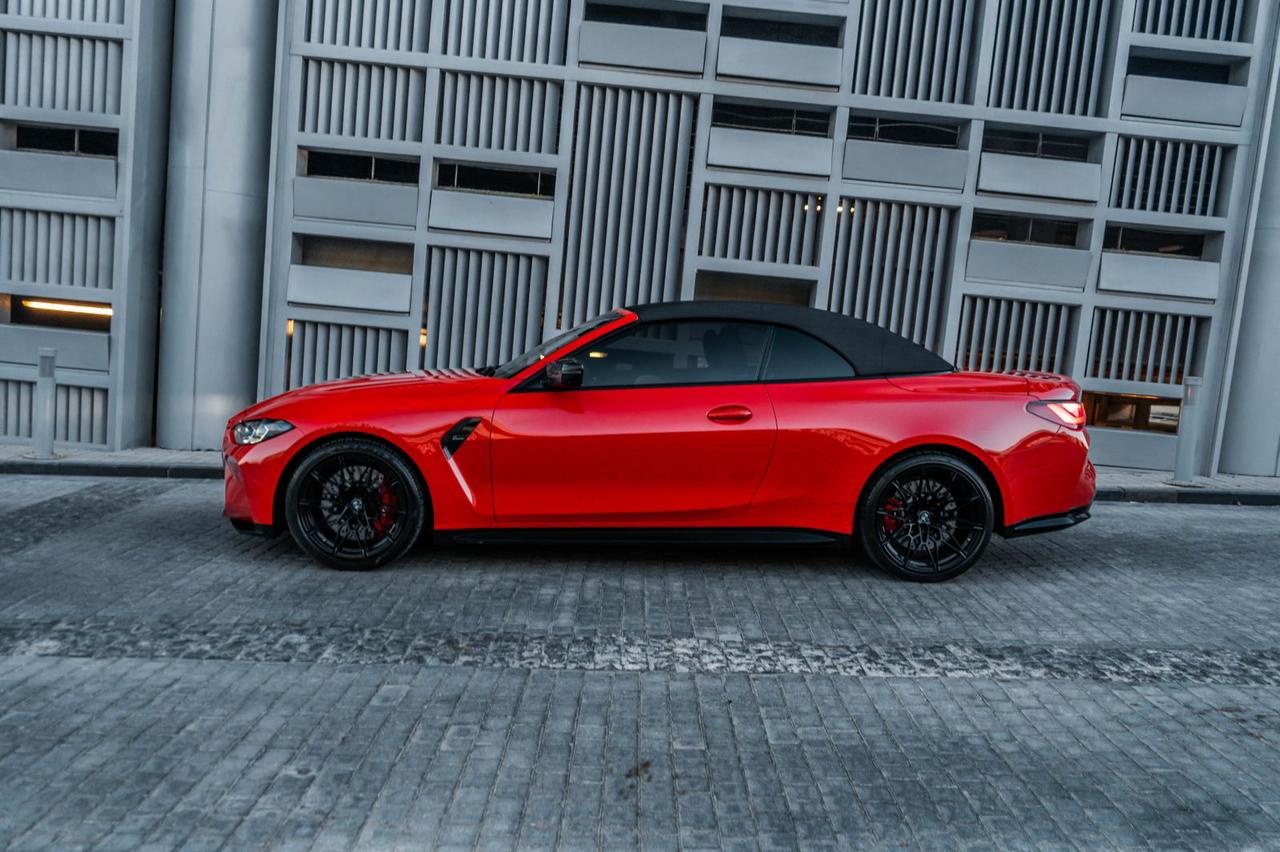 арендовать Bmw M4 competition convertible  длительный срок в Дубае