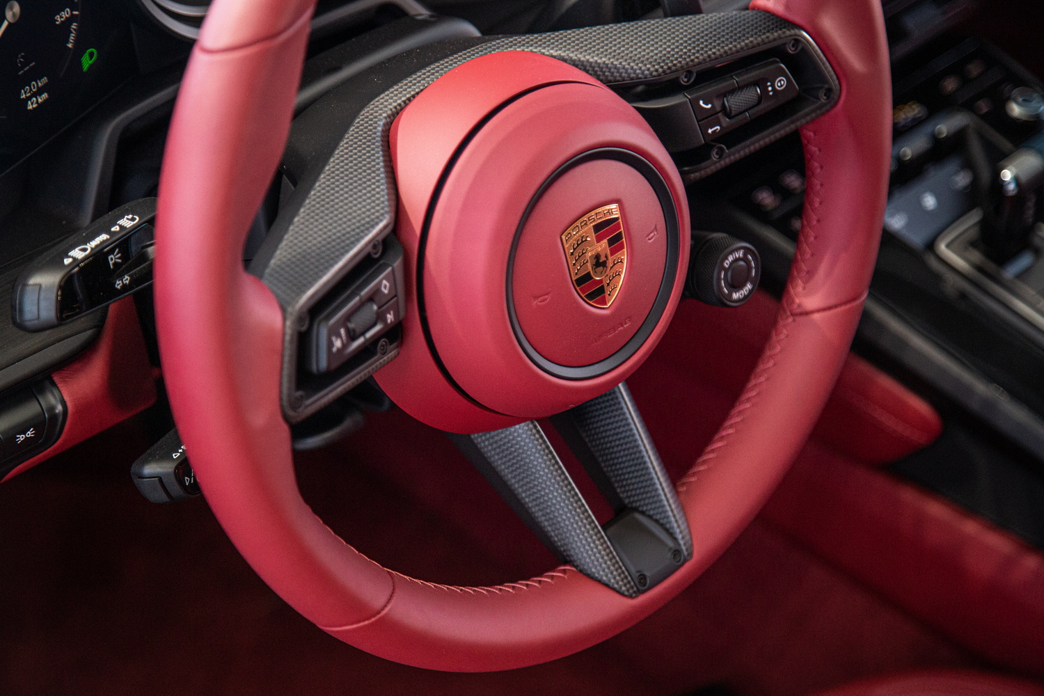 арендовать Porsche 911 Carrera GTS Spyder  длительный срок в Дубае