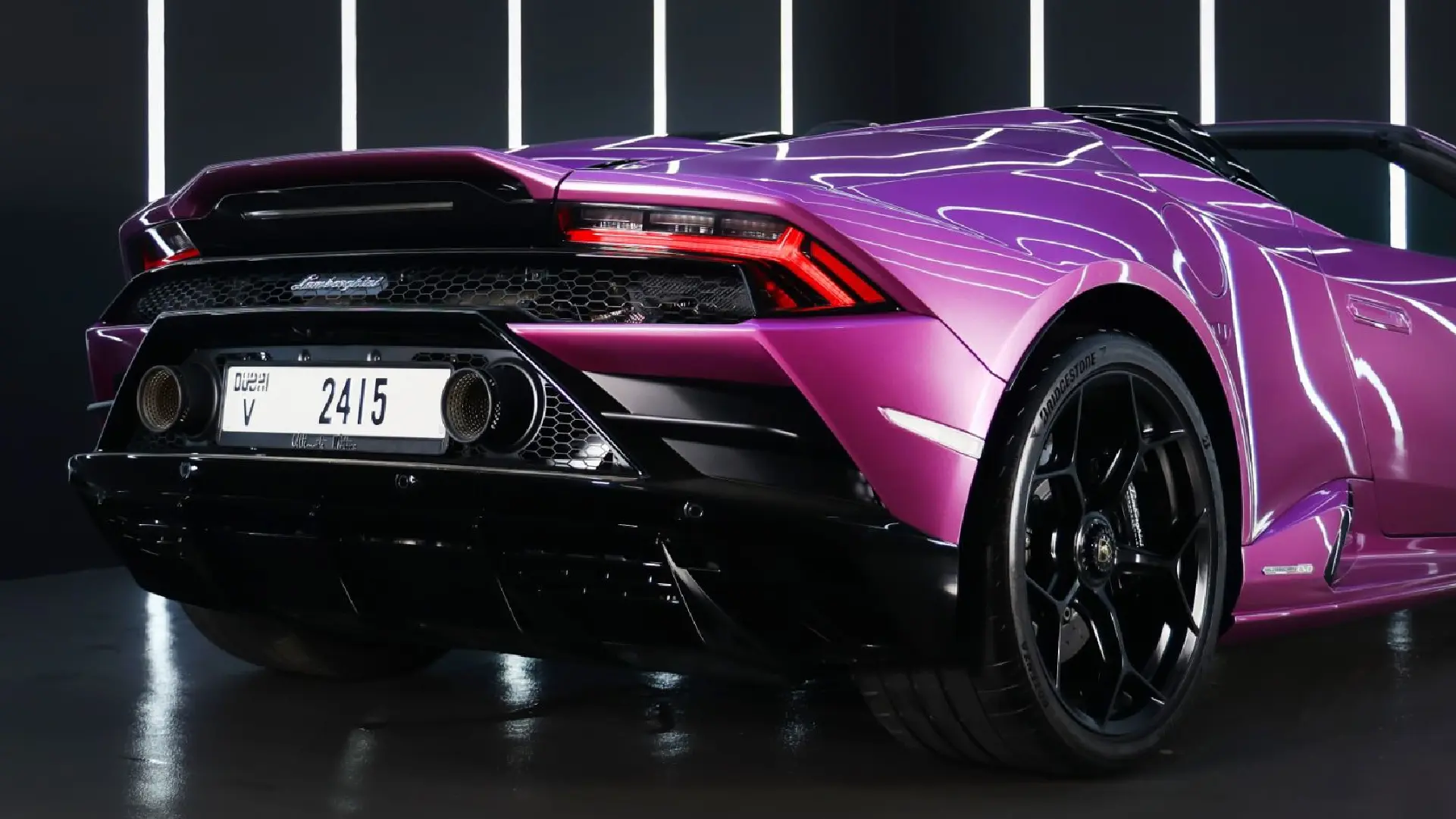 арендовать Lamborghini Huracan Evo Spyder  длительный срок в Дубае