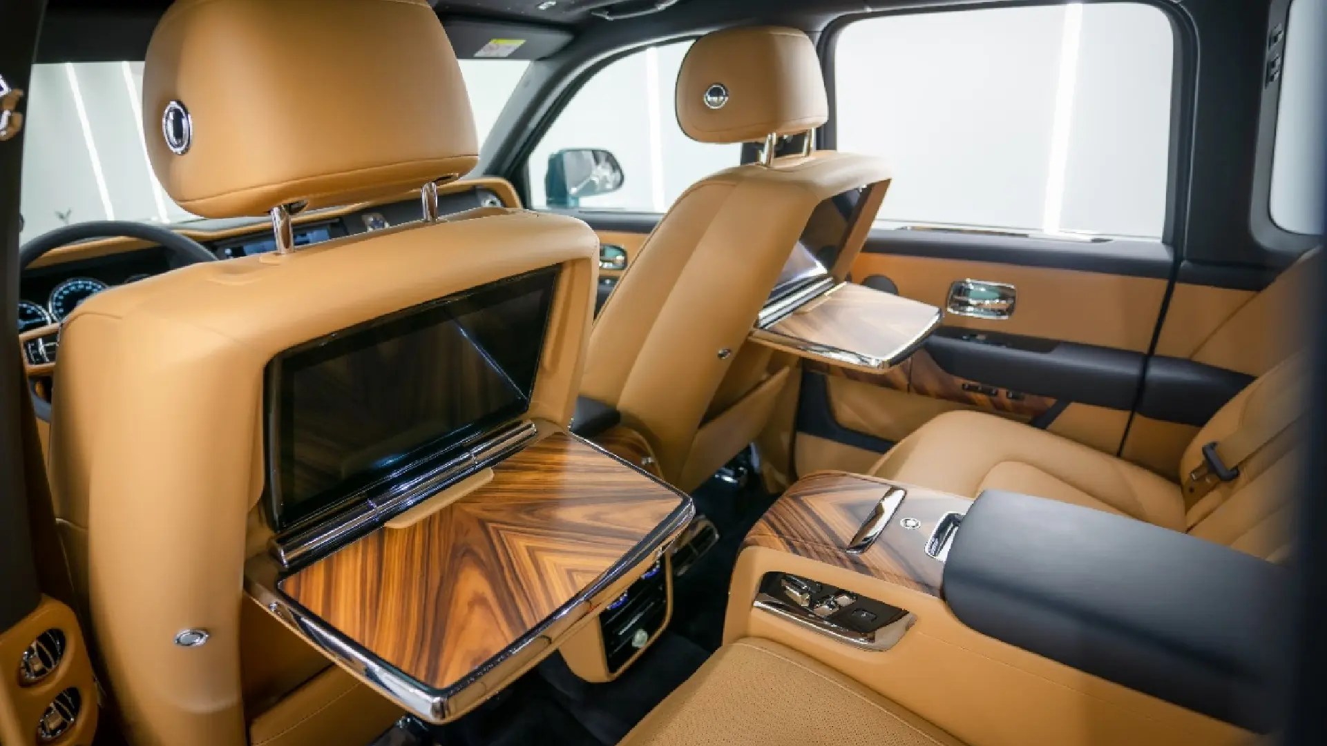 rent Rolls-Royce Cullinan  long term in dubai