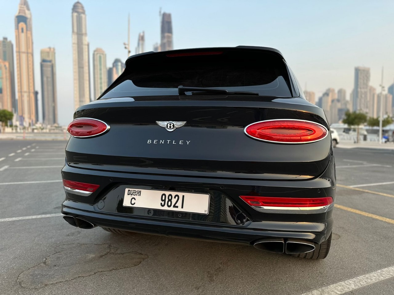 арендовать BENTLEY BENTAYGA  длительный срок в Дубае